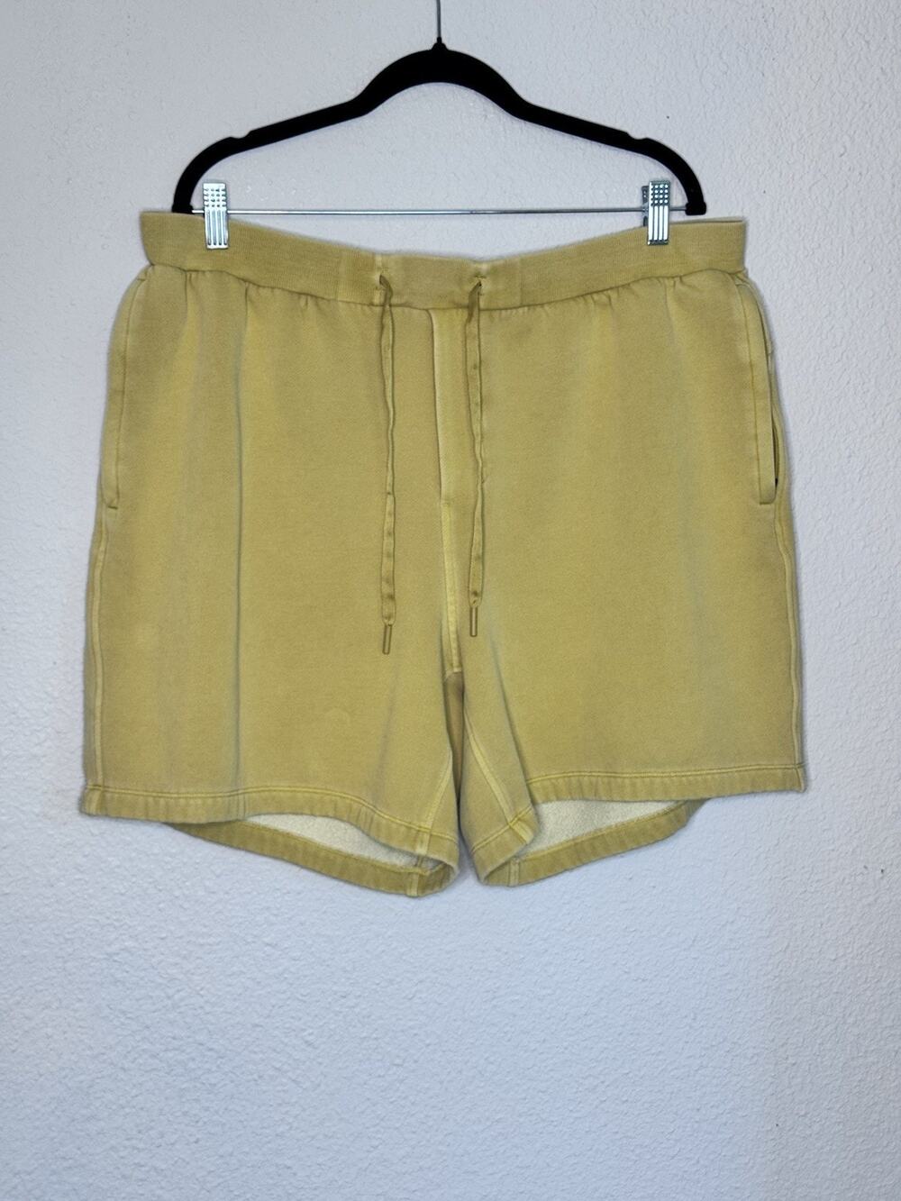 Lululemon Men’s Shorts SZ XXL Steady State Relaxed Fit Gilded Yellow Zip Pockets